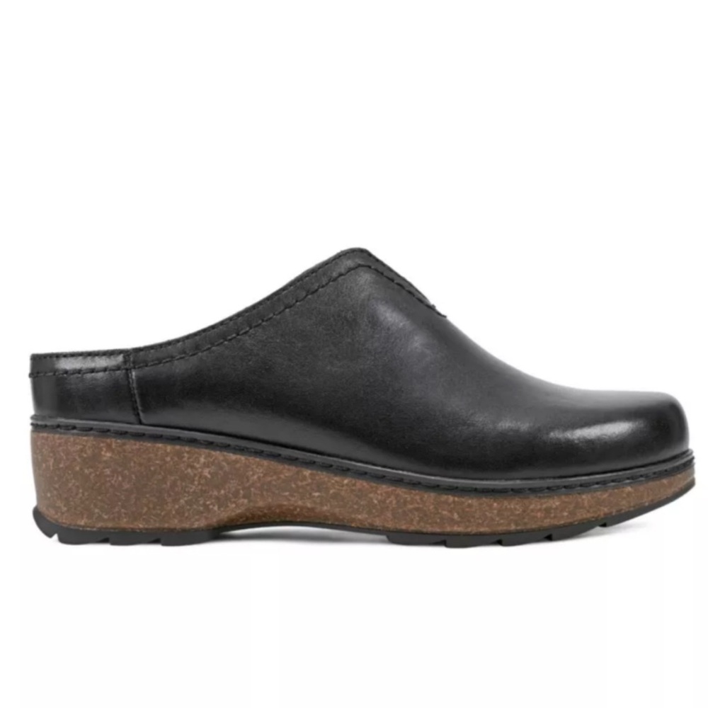 Earth Kolia Leather Clogs
Size 6.5